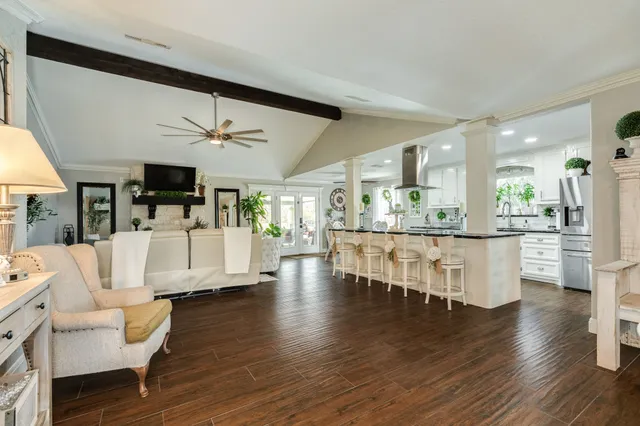 $375,000 | 152 Lakewood Drive, Angleton, TX 77515