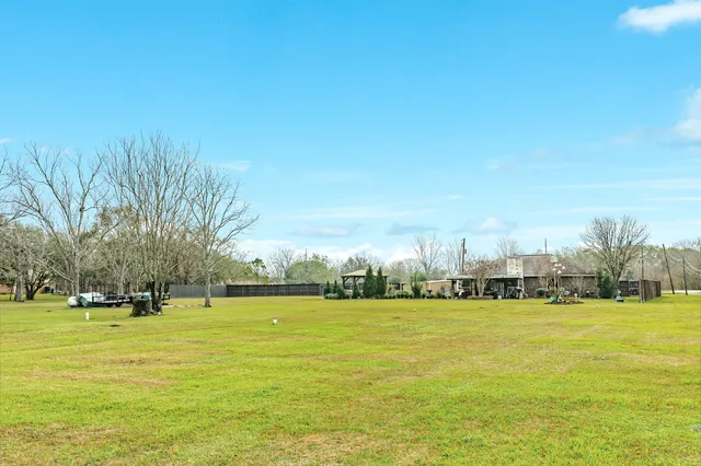 $375,000 | 152 Lakewood Drive, Angleton, TX 77515