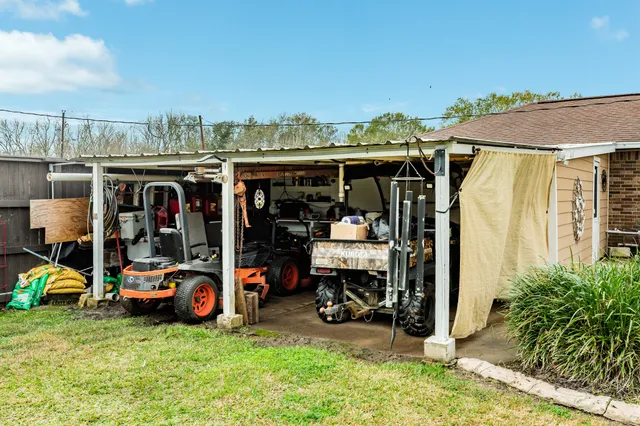 $375,000 | 152 Lakewood Drive, Angleton, TX 77515