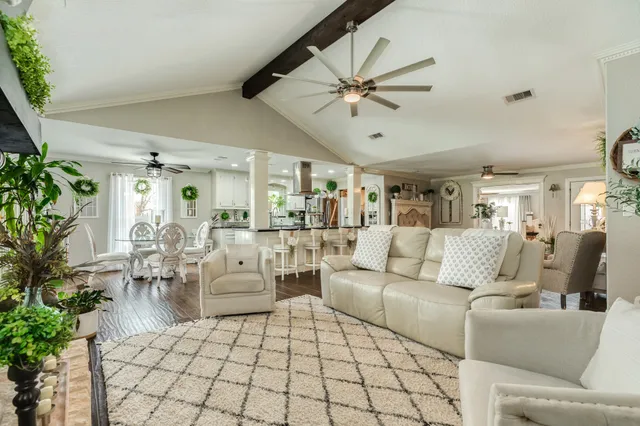 $375,000 | 152 Lakewood Drive, Angleton, TX 77515