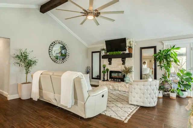 $375,000 | 152 Lakewood Drive, Angleton, TX 77515