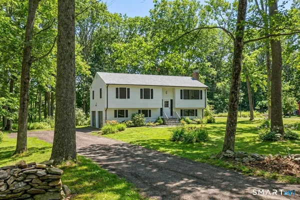 $449,900 | 211 Forsyth Road, Montville, CT 06370