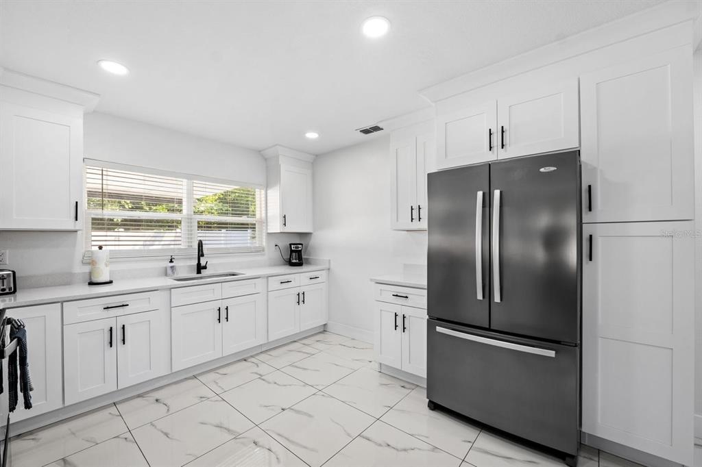 3011 West Douglas Street Tampa, FL 33607 - Photo 8 of 30