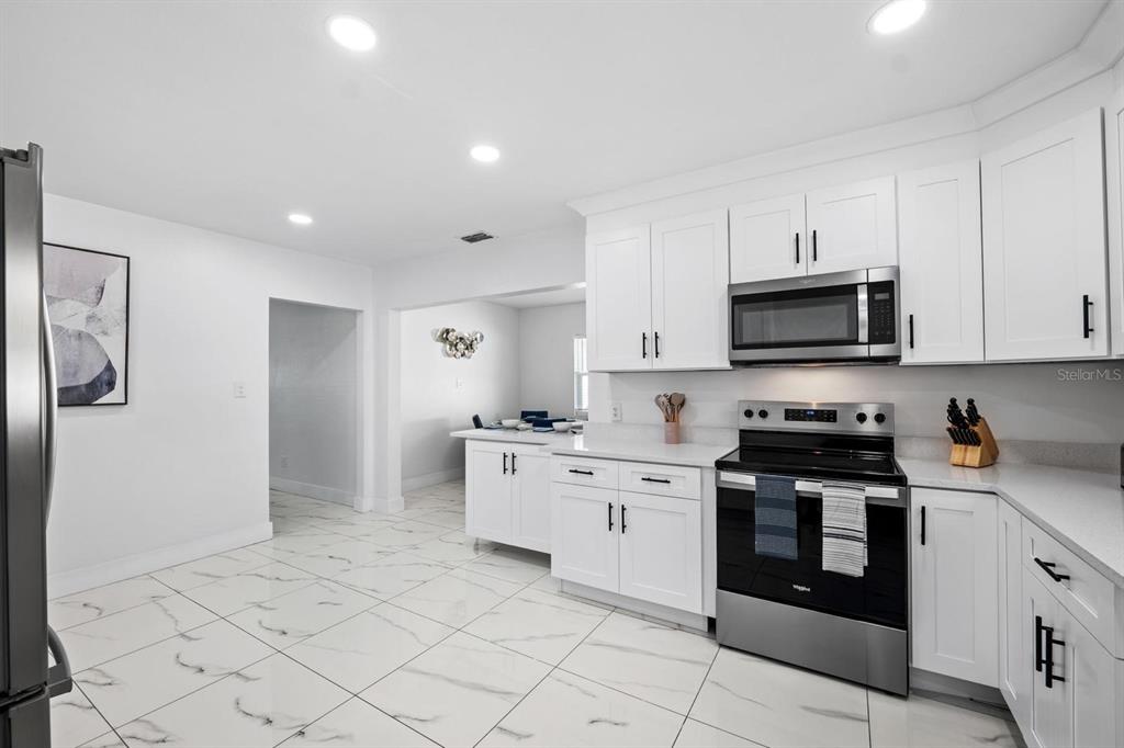 3011 West Douglas Street Tampa, FL 33607 - Photo 9 of 30