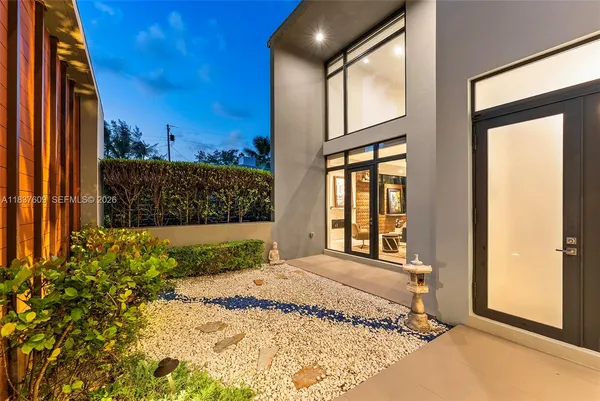 $4,600,000 | 7621 Southwest 59th Court, South Miami, FL 33143