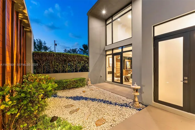 $4,600,000 | 7621 Southwest 59th Court, South Miami, FL 33143