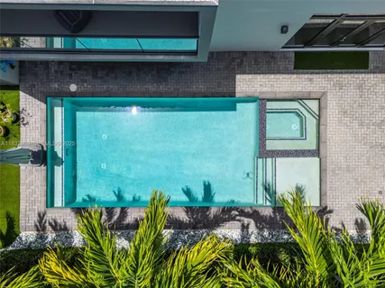 $4,600,000 | 7621 Southwest 59th Court, South Miami, FL 33143