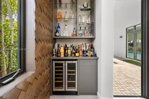 $4,600,000 | 7621 Southwest 59th Court, South Miami, FL 33143