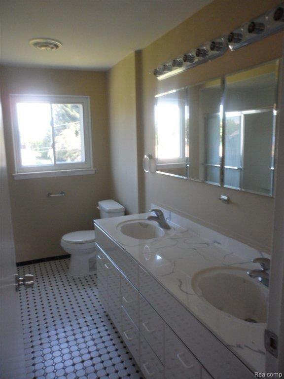 3903 Rolf Drive Warren, MI 48092 - Photo 8 of 15 SAM_0836.JPG