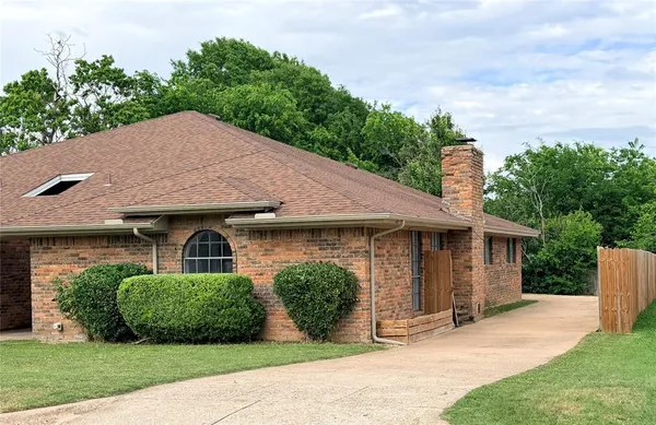 $1,950 | 7223 Fuller Circle, Fort Worth, TX 76133