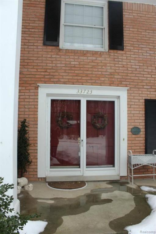 33723 Hunters Pointe Road Farmington Hills, MI 48331 - Photo 8 of 25