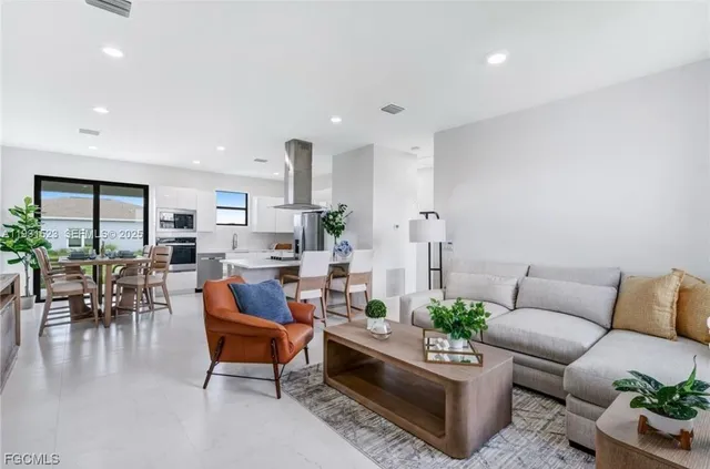 $349,900 | 8106 Olive Court, LaBelle, FL 33935