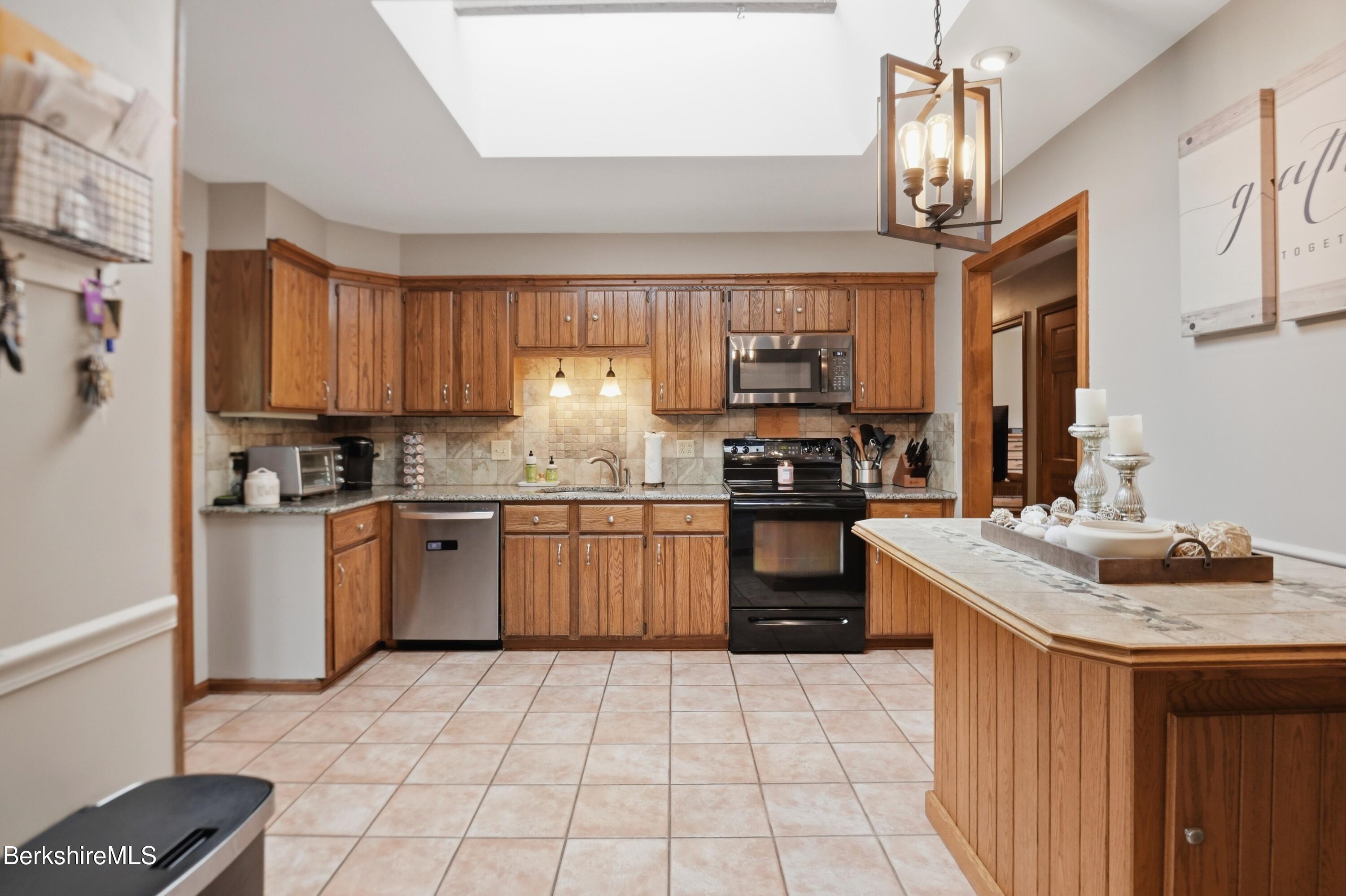 134 Oak Hill Road Pittsfield, MA 01201 - Photo 22 of 66 Kitchen