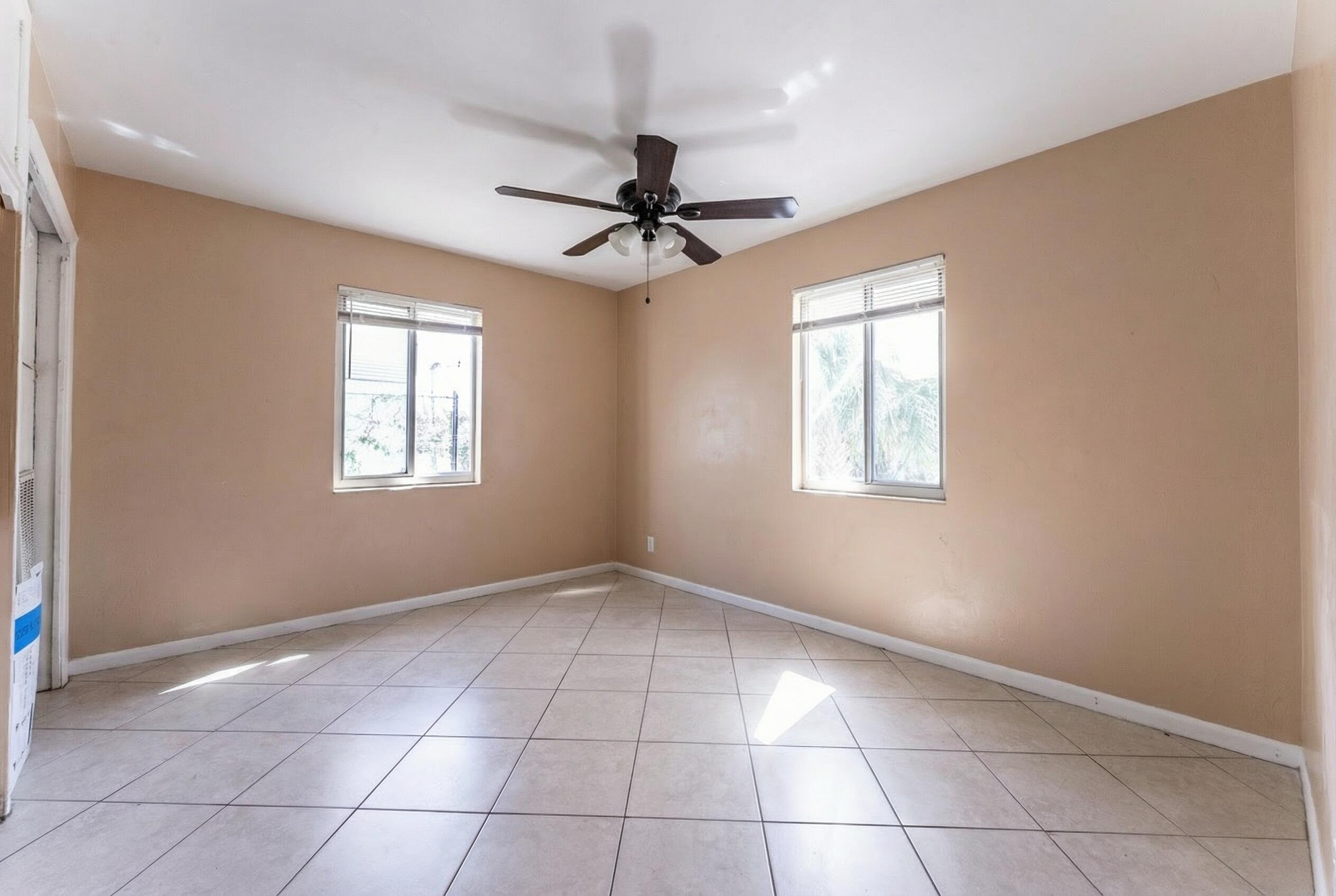 137 West 34th Street Riviera Beach, FL 33404 - Photo 7 of 26 Woolf Realty_137 N 34th_decluttered (3)