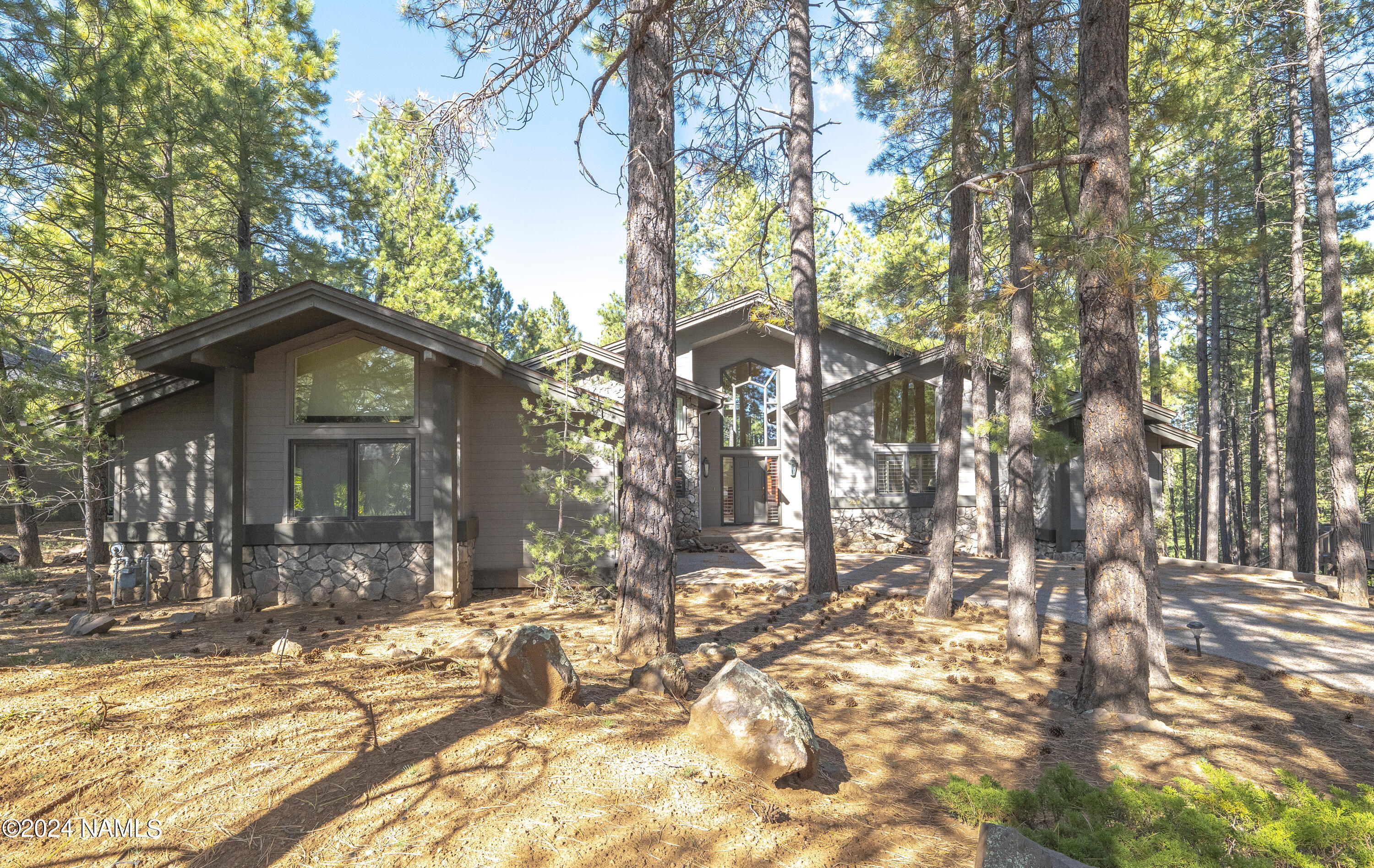 4644 Griffiths Spring Flagstaff, AZ 86005 - Photo 2 of 35 P1589231