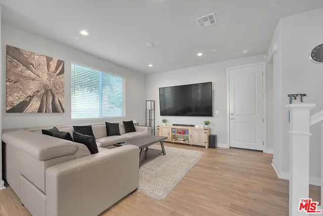 $5,000 | 629 Daniel Freeman Circle, Inglewood, CA 90301