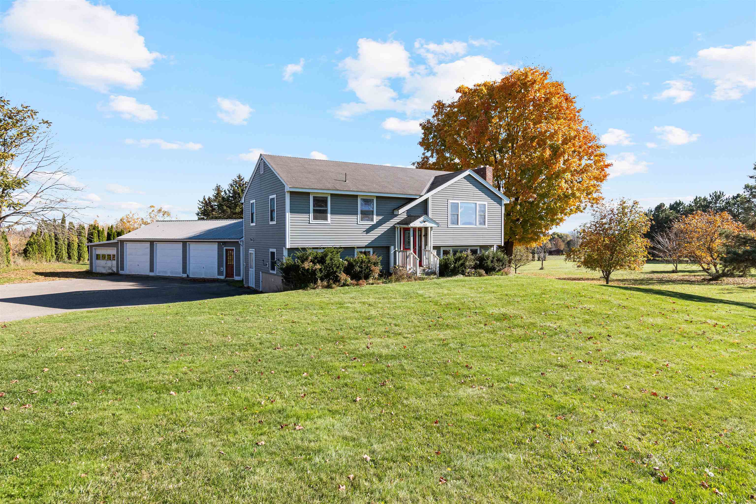 237 South Street South Hero, VT 05486 - Photo 3 of 33