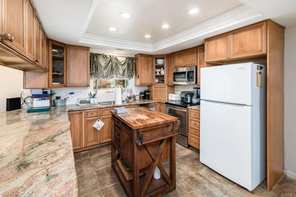 16357 Woods Valley Road Valley Center, CA 92082 - Photo 8 of 31