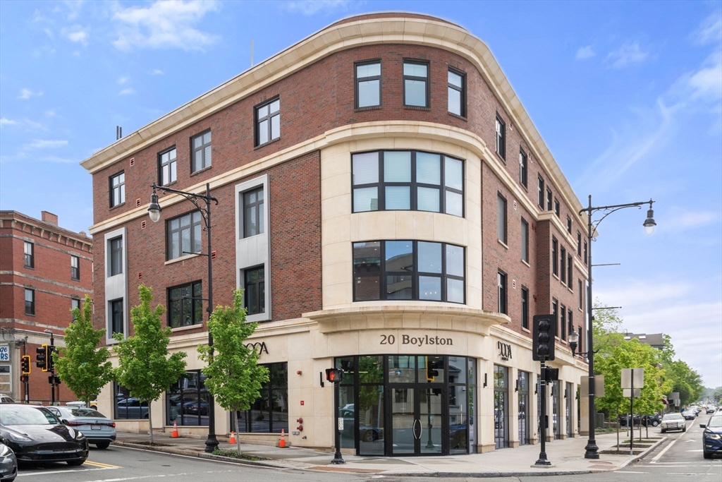 69 Walnut Street, Unit 4/5 Brookline, MA 02445 - Photo 25 of 26 a front view of a building