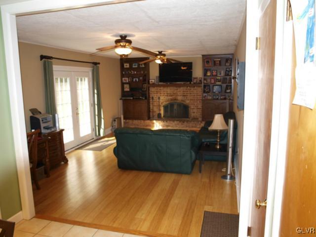 1909 Dartford Road Bethlehem, PA 18015 - Photo 15 of 21 a view of a living room