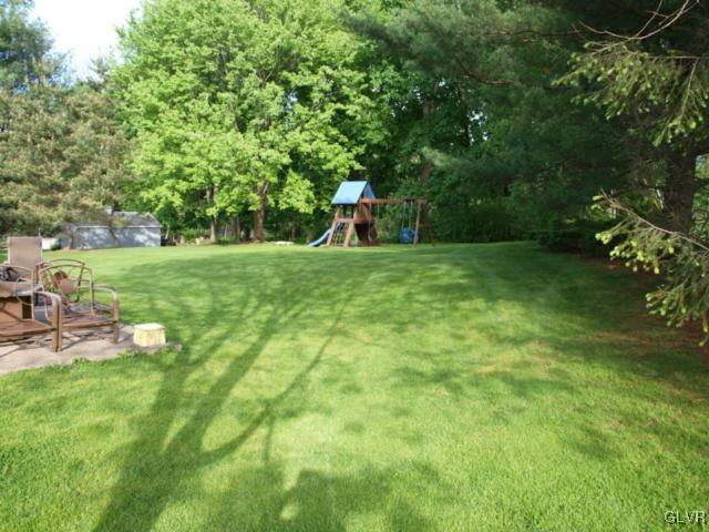 1909 Dartford Road Bethlehem, PA 18015 - Photo 5 of 21 a backyard of a house with table and chairs