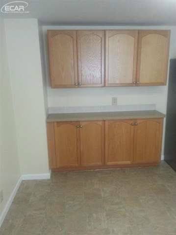 2194 North Center Road Burton, MI 48509 - Photo 5 of 14 20441787-4.JPG