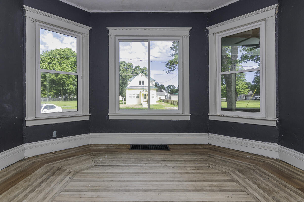 205 West Sherwood Street Decatur, MI 49045 - Photo 8 of 21 Parlor A