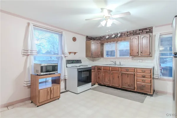 $179,900 | 102 Mechanic Street, Antwerp, NY 13608