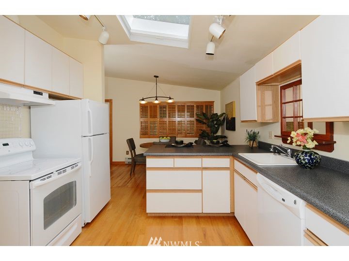 4014 Southwest Orchard Street Seattle, WA 98136 - Photo 11 of 25 Gallery Image 11