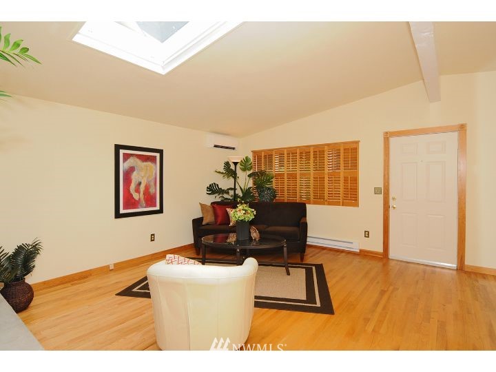 4014 Southwest Orchard Street Seattle, WA 98136 - Photo 4 of 25 Gallery Image 4