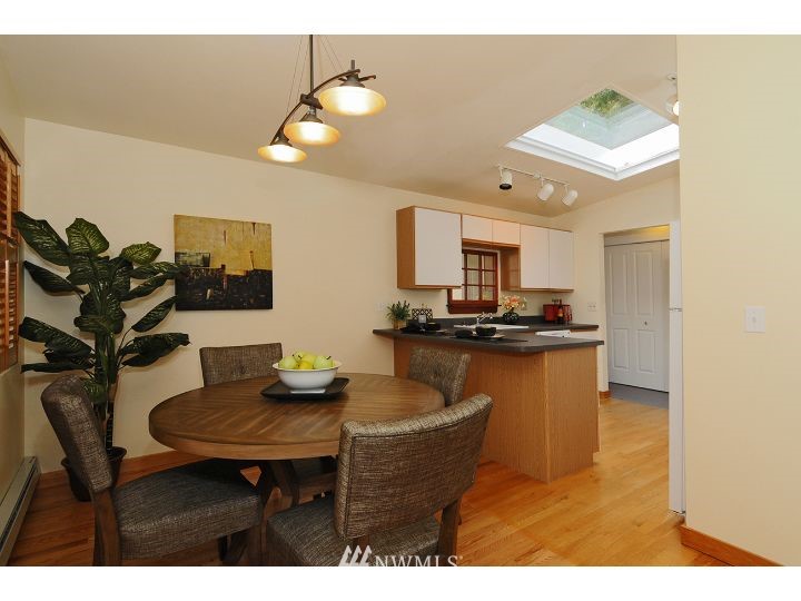 4014 Southwest Orchard Street Seattle, WA 98136 - Photo 6 of 25 Gallery Image 6