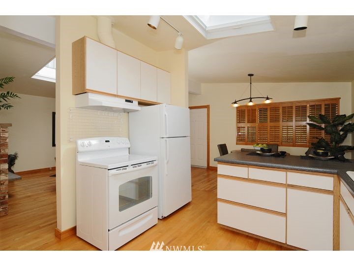 4014 Southwest Orchard Street Seattle, WA 98136 - Photo 9 of 25 Gallery Image 9