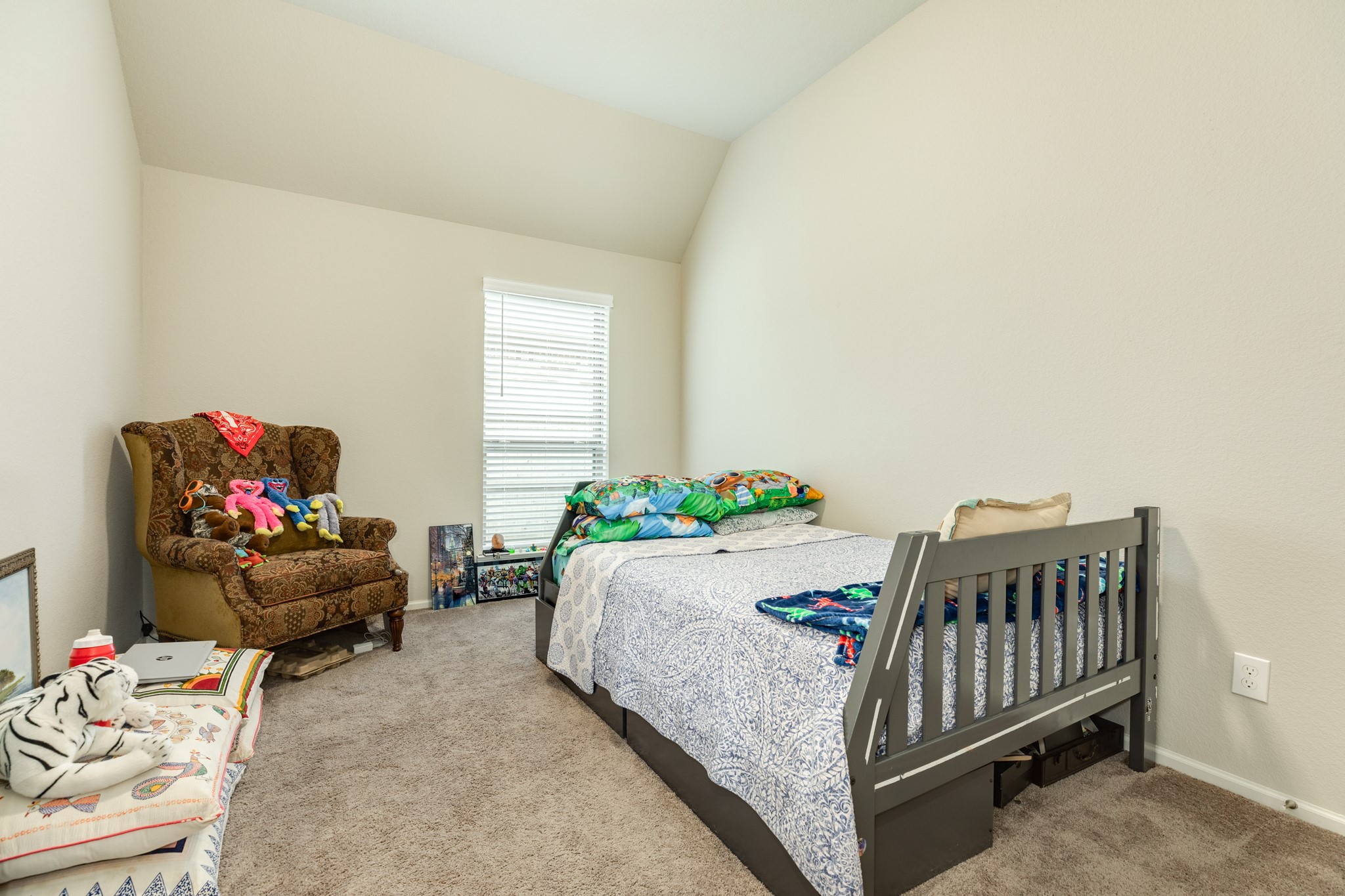 5138 Walnut Grv Lane Manvel, TX 77578 - Photo 29 of 43 a bedroom with furniture and a couch