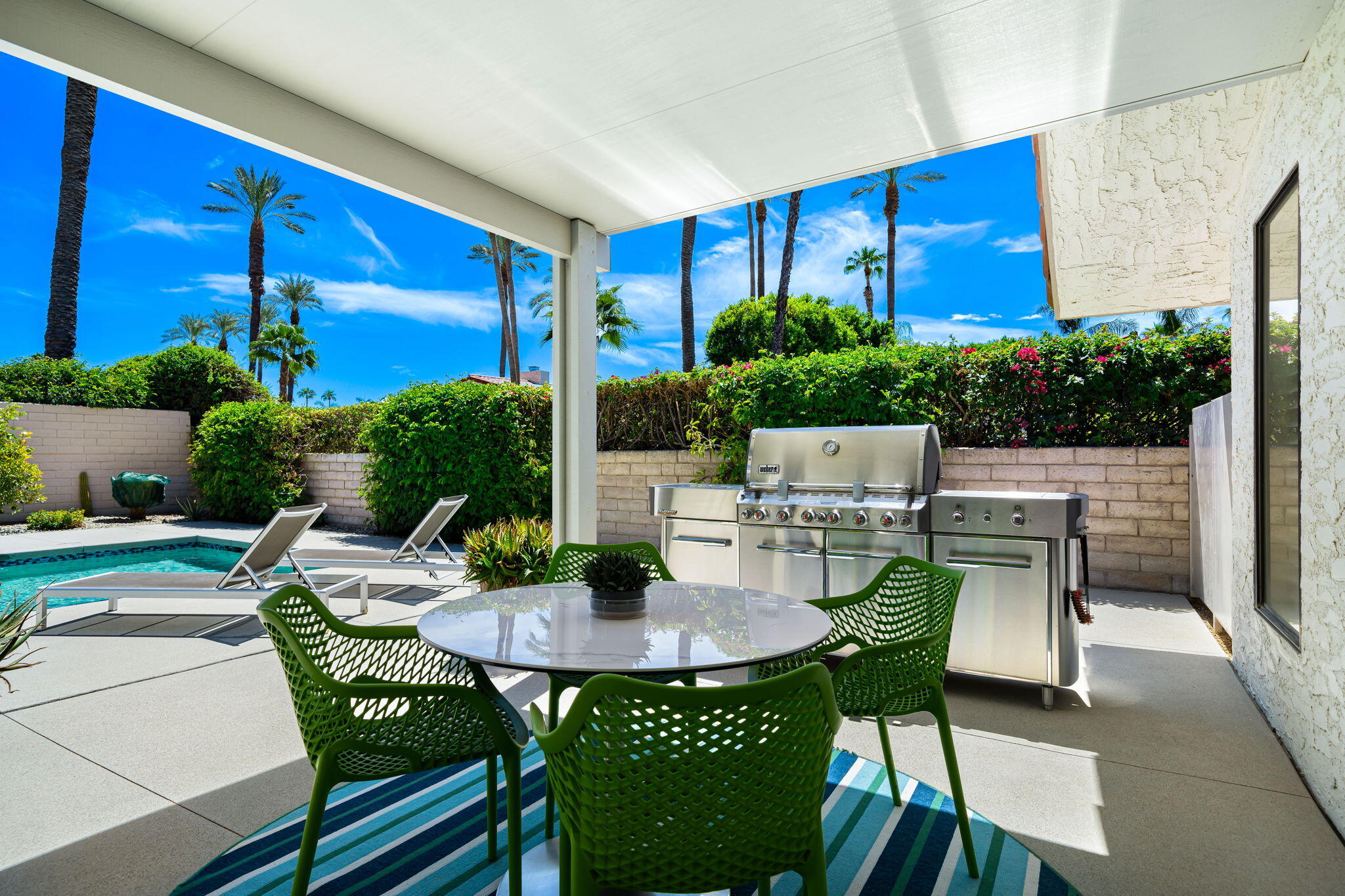 41 Lincoln Place Rancho Mirage, CA 92270 - Photo 30 of 37 a view of an outdoor dining space with a table and chairs