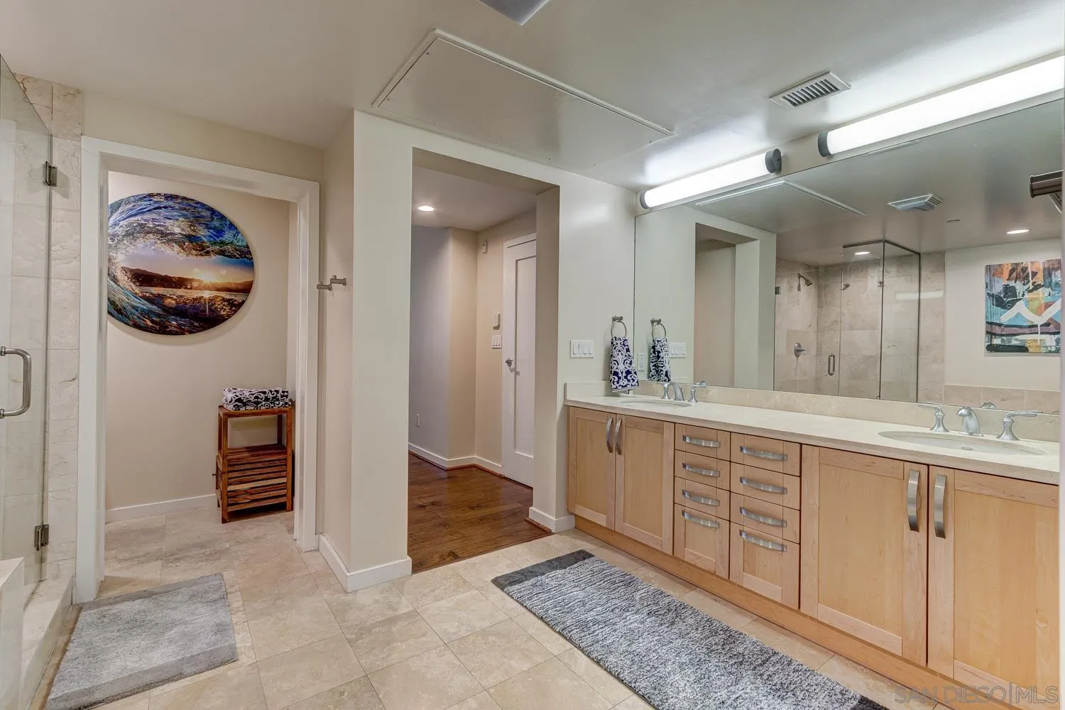 5440 La Jolla Boulevard, Unit E208 La Jolla, CA 92037 - Photo 15 of 35 a spacious bathroom with a sink and a mirror