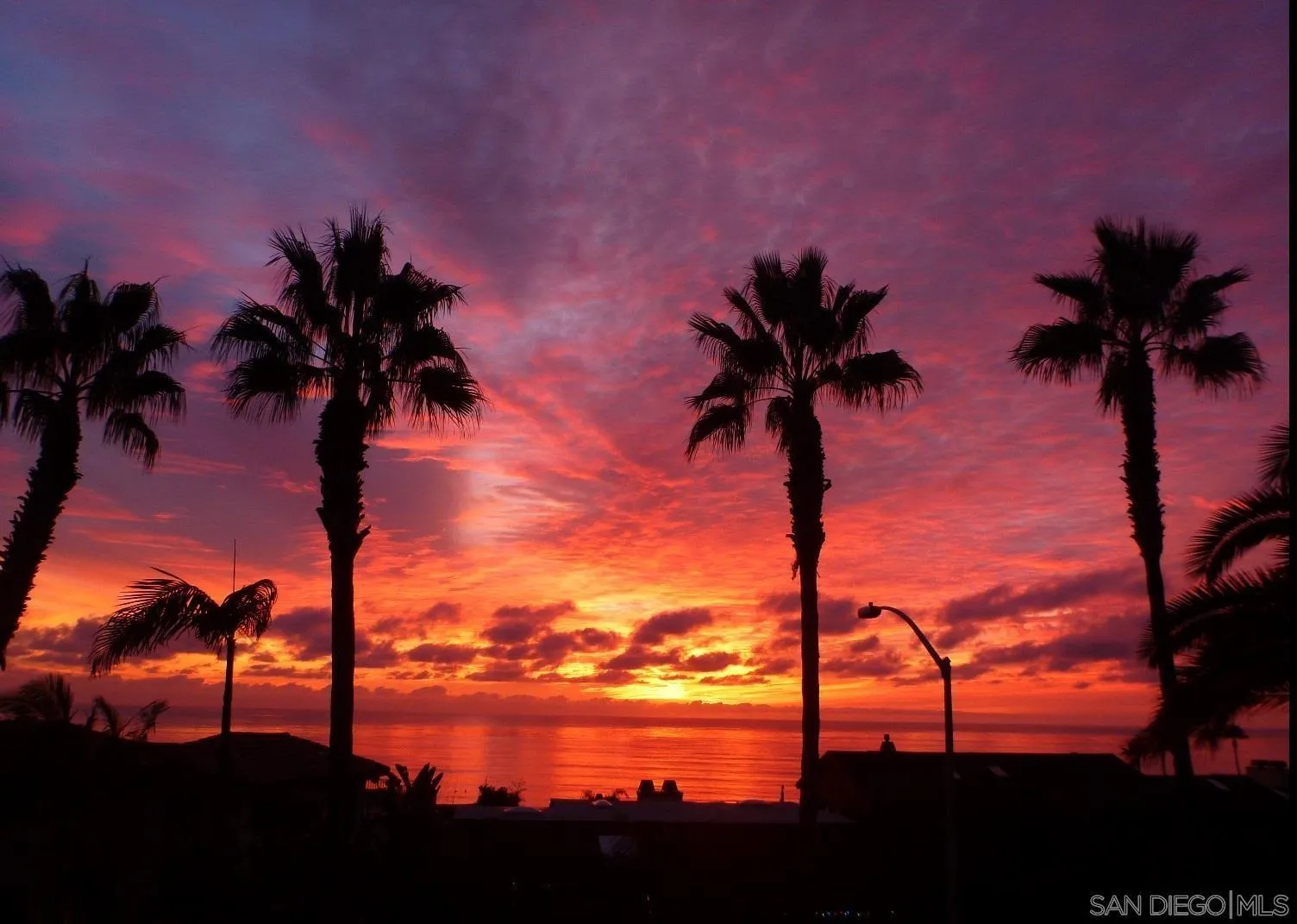 5440 La Jolla Boulevard, Unit E208 La Jolla, CA 92037 - Photo 35 of 35 a view of a house with a yard