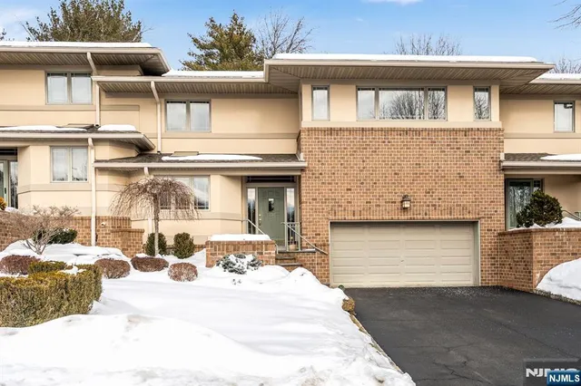 $1,100,000 | 19 Fox Run Road, Allendale, NJ 07401