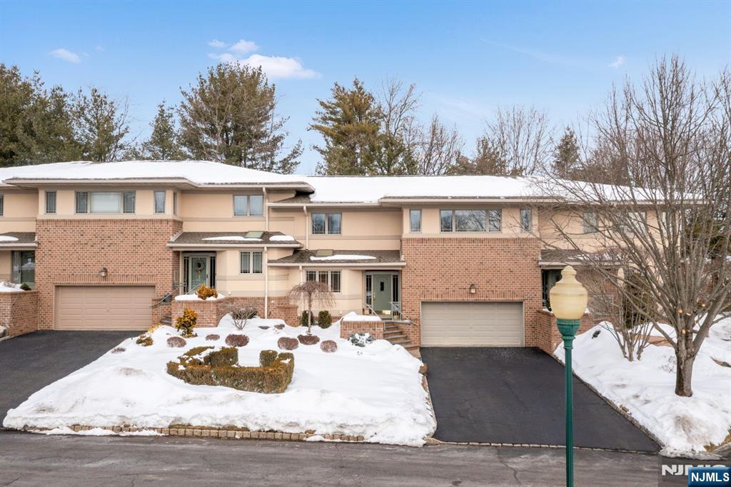 19 Fox Run Road Allendale, NJ 07401 - Photo 2 of 36