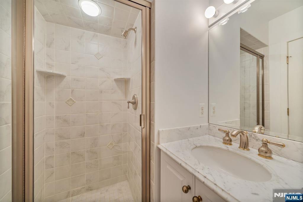 19 Fox Run Road Allendale, NJ 07401 - Photo 29 of 36