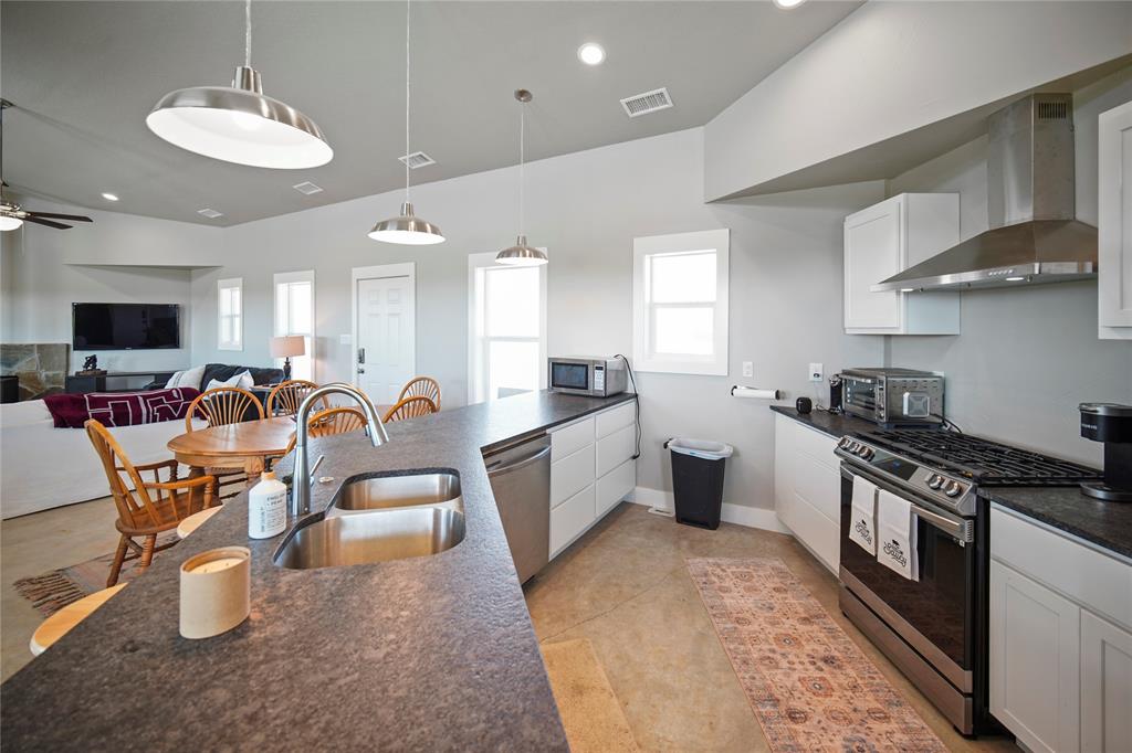 1259 Roney Road Jacksboro, TX 76458 - Photo 6 of 40 a kitchen with lots of counter top space