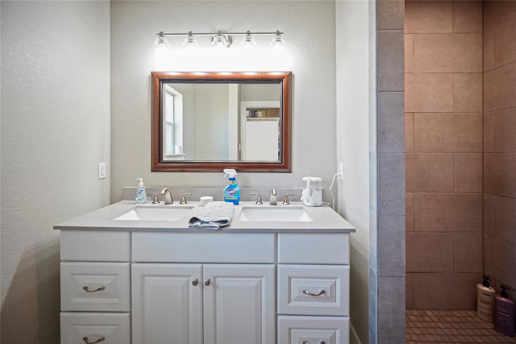 1259 Roney Road Jacksboro, TX 76458 - Photo 9 of 40 a bathroom with a sink and a mirror