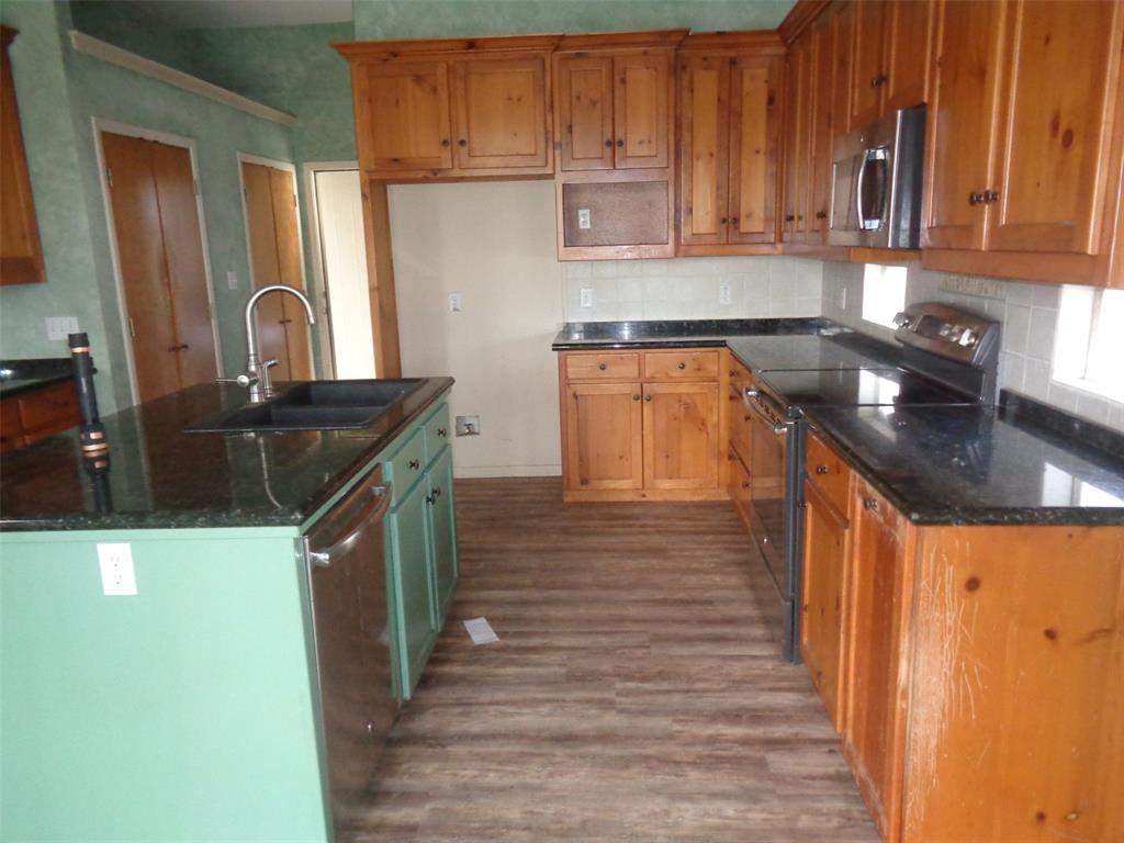 110 Pawnee Trail Gainesville, TX 76240 - Photo 6 of 10 Kitchen