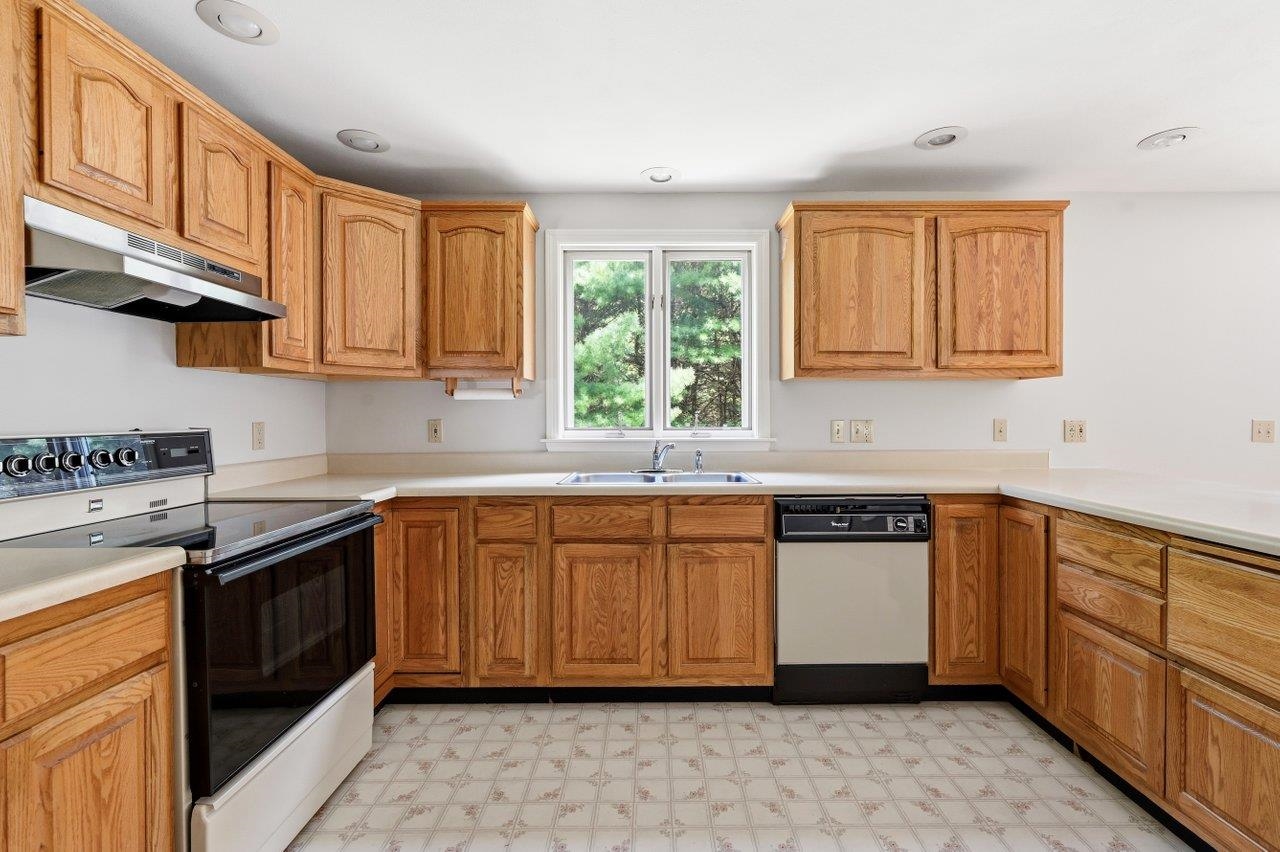 11 Lovell Road Stratham, NH 03885 - Photo 4 of 55 Gallery Image 4