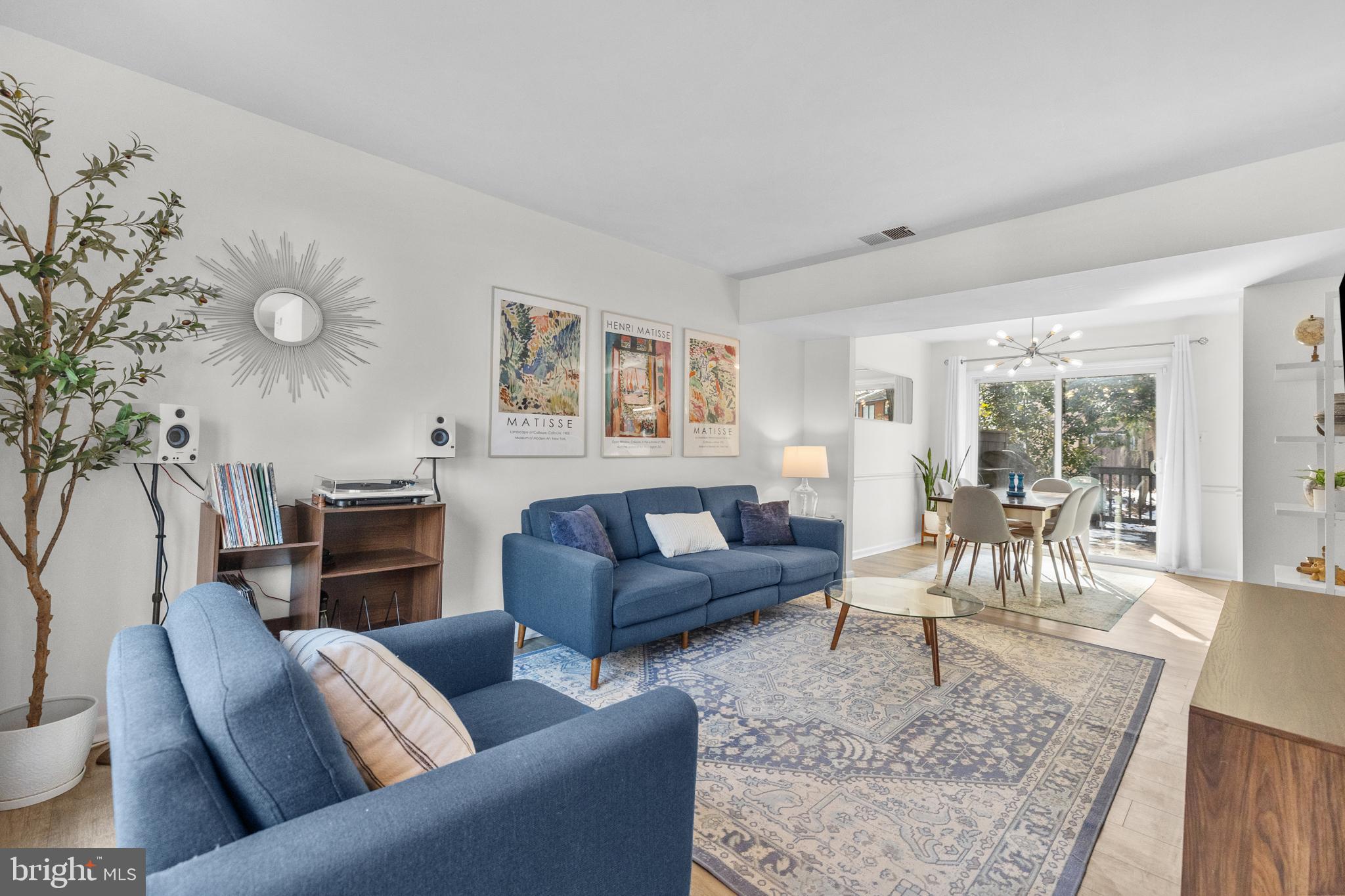 2320 Emerald Heights Court Reston, VA 20191 - Photo 3 of 44 a living room with furniture and a rug