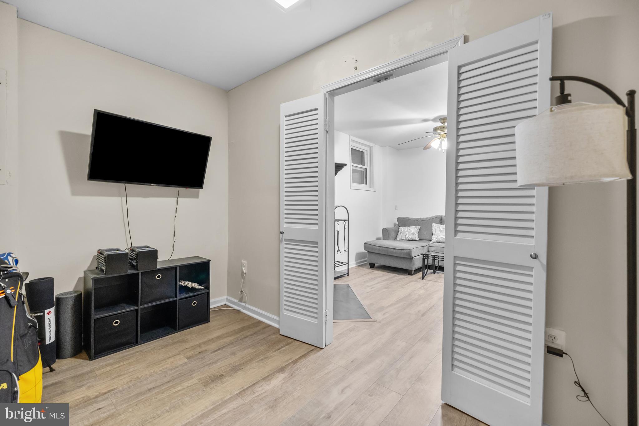 2320 Emerald Heights Court Reston, VA 20191 - Photo 38 of 44 a view of a livingroom with furniture and flat screen tv