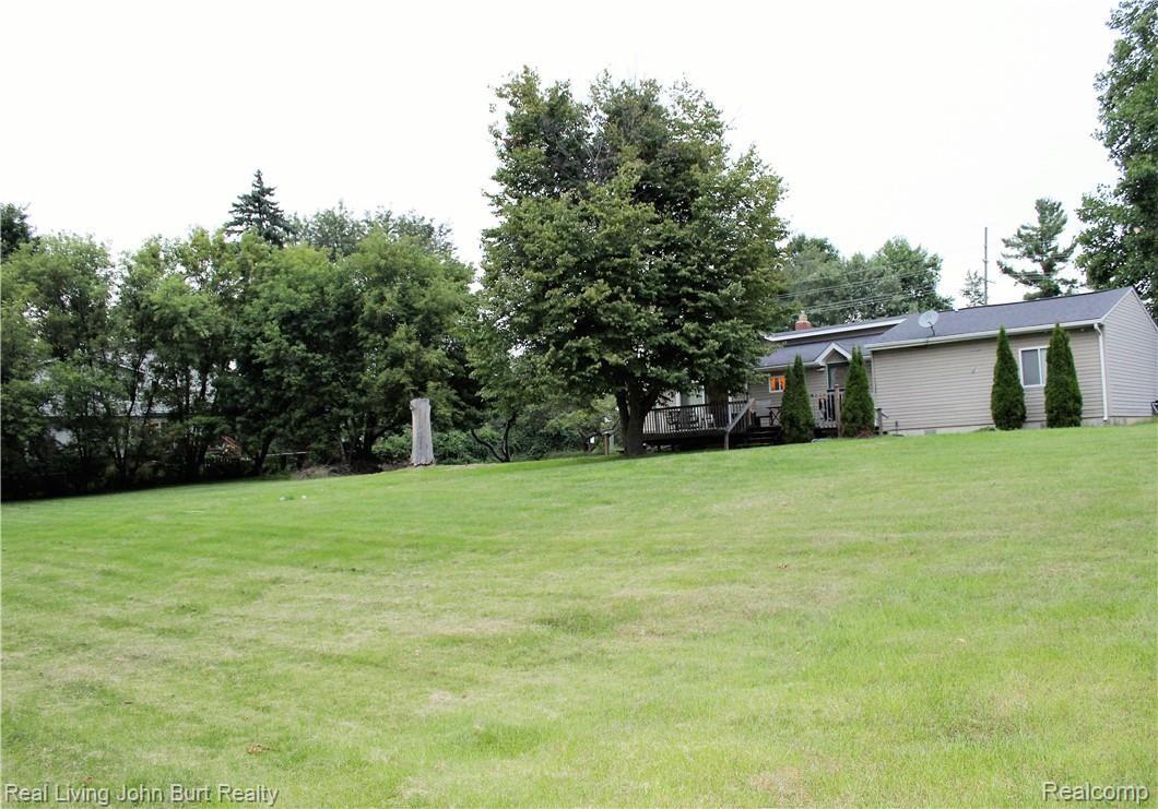 864 Orion Road Lake Orion, MI 48362 - Photo 18 of 19 Rear of Home.JPG