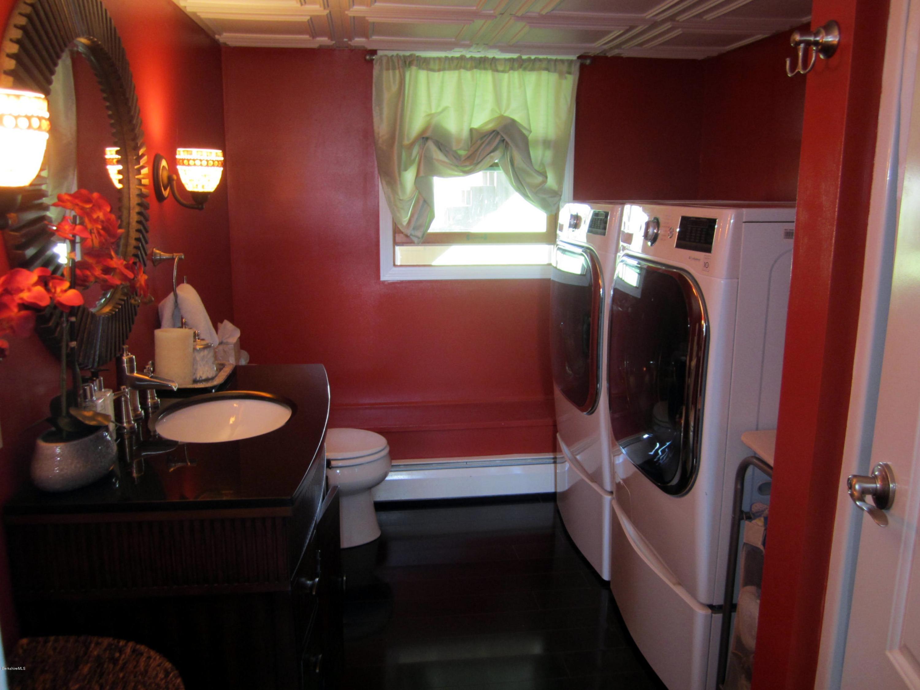 71 Winesap Road Pittsfield, MA 01201 - Photo 13 of 25 LL-Bath