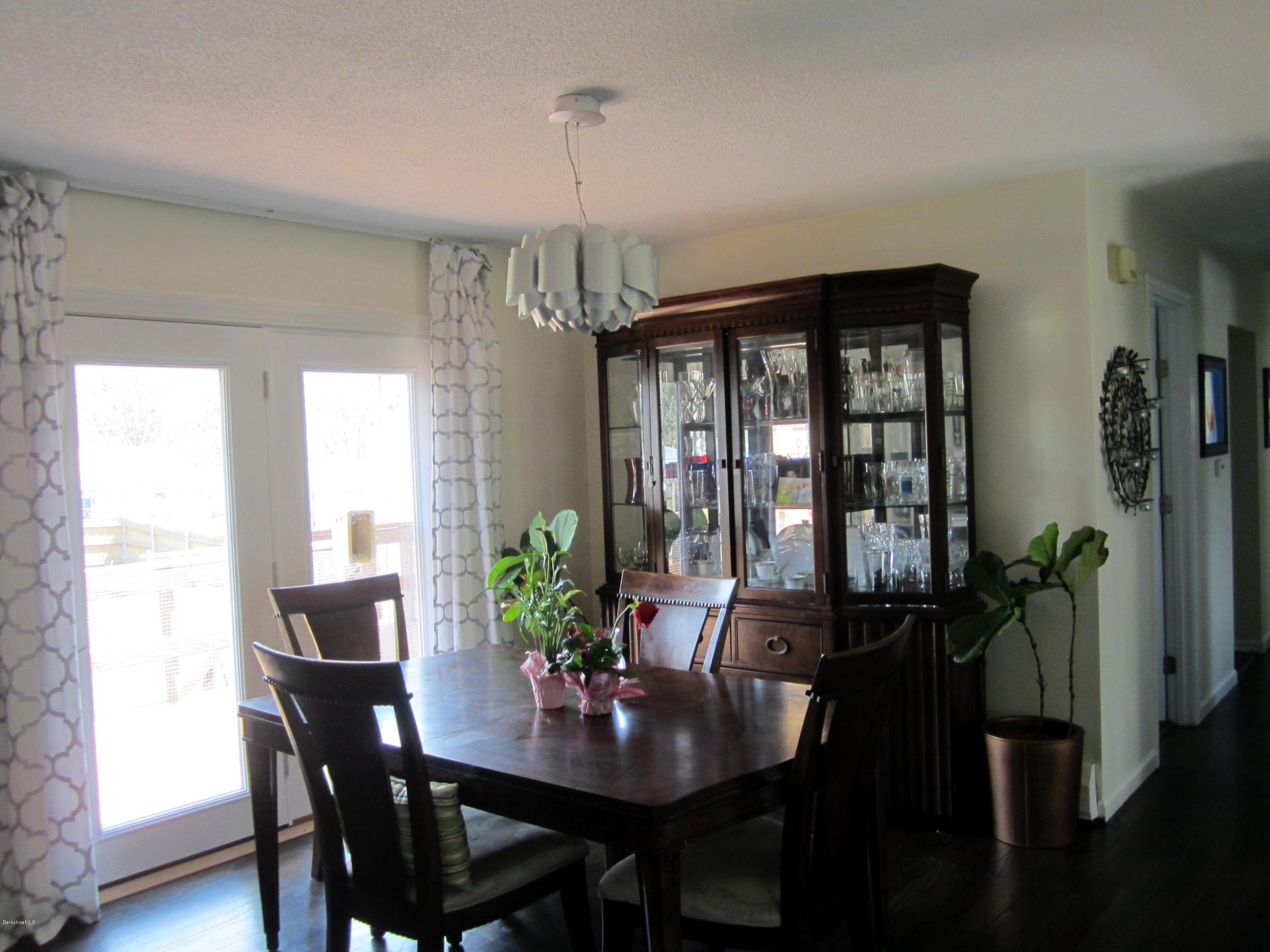71 Winesap Road Pittsfield, MA 01201 - Photo 3 of 25 DiningRoom