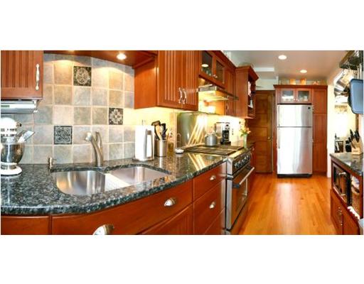 81 Old Fort Road, Unit LEFT SIDE Newport, RI 02840 - Photo 5 of 12 Kitchen.