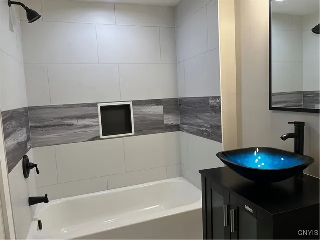 $2,500 | 110 Edgemere Road, Salina, NY 13208